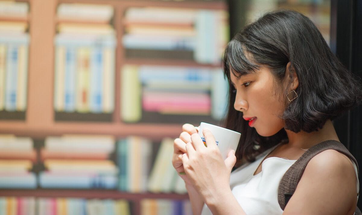 Manfaat Minum Air Hangat Saat Puasa