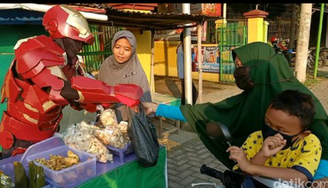 Terdampak Pandemi Covid19, Kini Iron Man Jualan Takjil