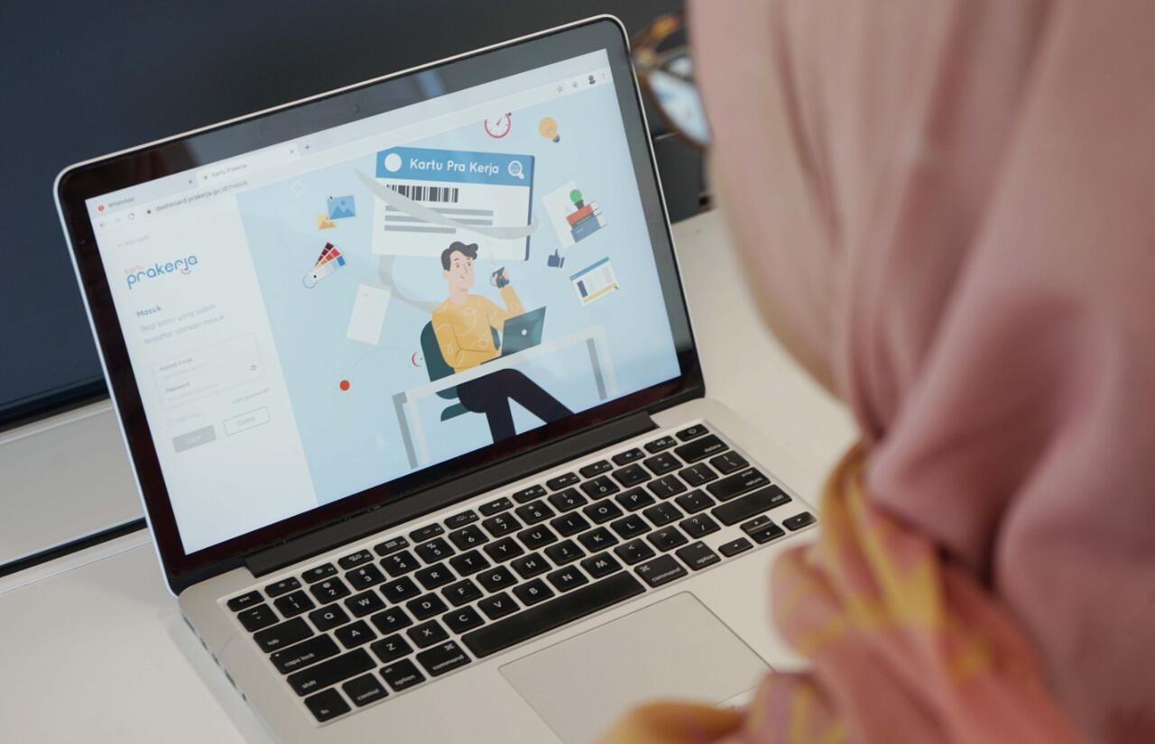 Jabar Dapat Jatah 900.000 Kartu PraKerja,Kang Emil Pastikan Buruh yang diPHK Tercover