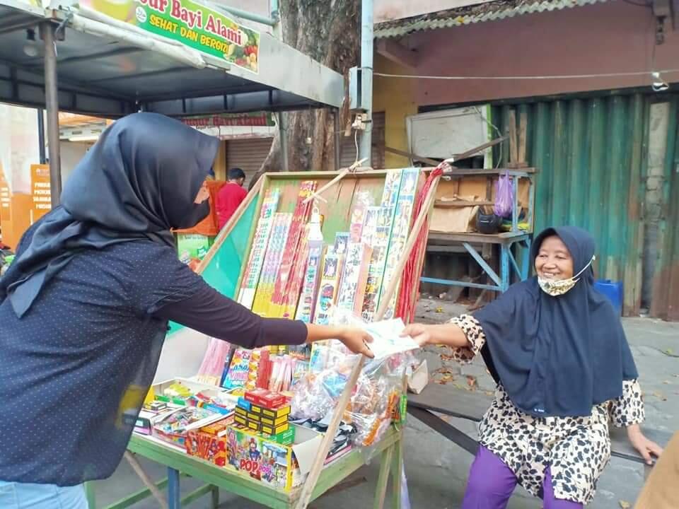 Bagi-bagi Masker Di Tengah Pandemi