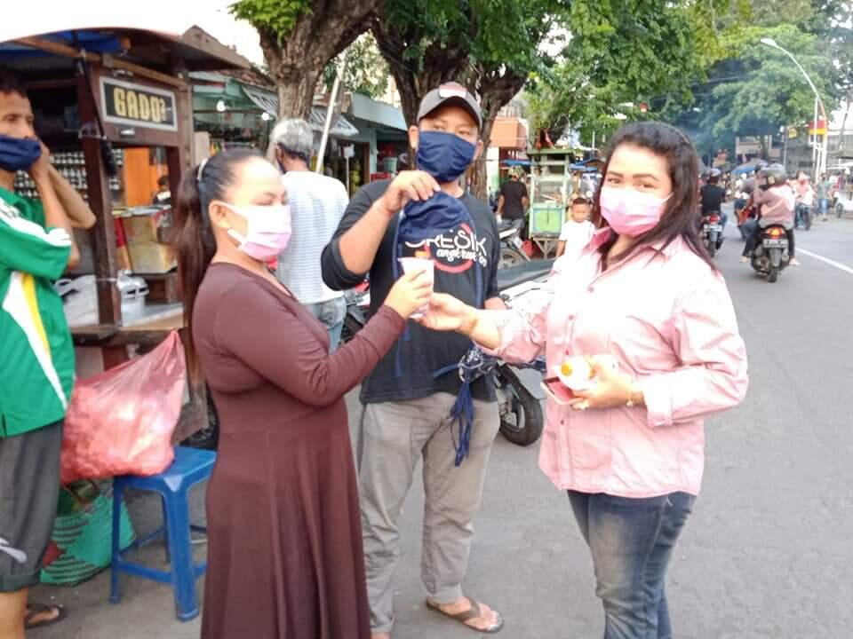 Bagi-bagi Masker Di Tengah Pandemi