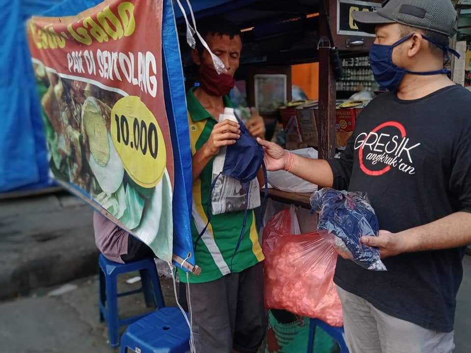 Bagi-bagi Masker Di Tengah Pandemi