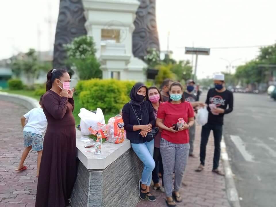Bagi-bagi Masker Di Tengah Pandemi
