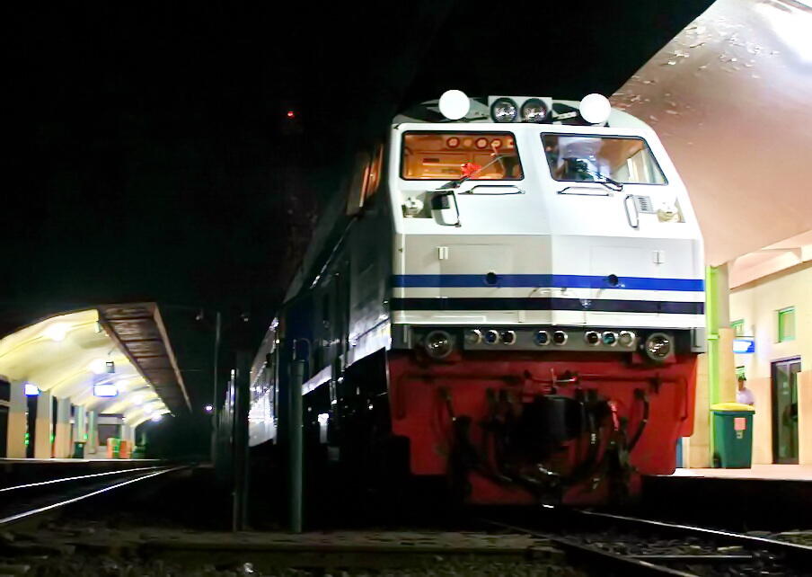 Cintaku Melaju Seiring Keretamu Melaju