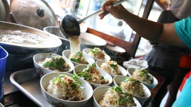 7 Rekomendasi Warung Soto Kerbau Khas Kudus, Bikin Kangen Pulang Kampung!