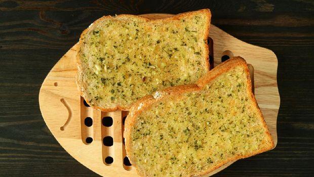 Tips Mengolah Sisa Roti Tawar di Rumah, Garlic Bread hingga Bagelen