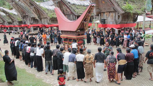 Di Salah Satu Daerah Indonesia, Kamu Harus Merogoh Milyaran Untuk Pemakaman Keluarga!