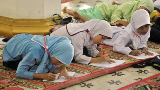 Pesantren Kilat, Usaha Pendidikan Moral Atau Hanya Tradisi Semata?