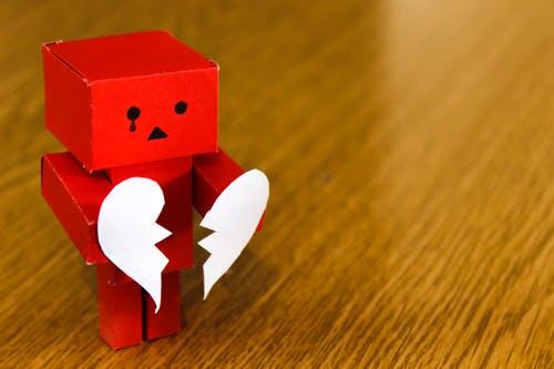 10 Kisah Pendek Tentang Patah Hati Terambyar