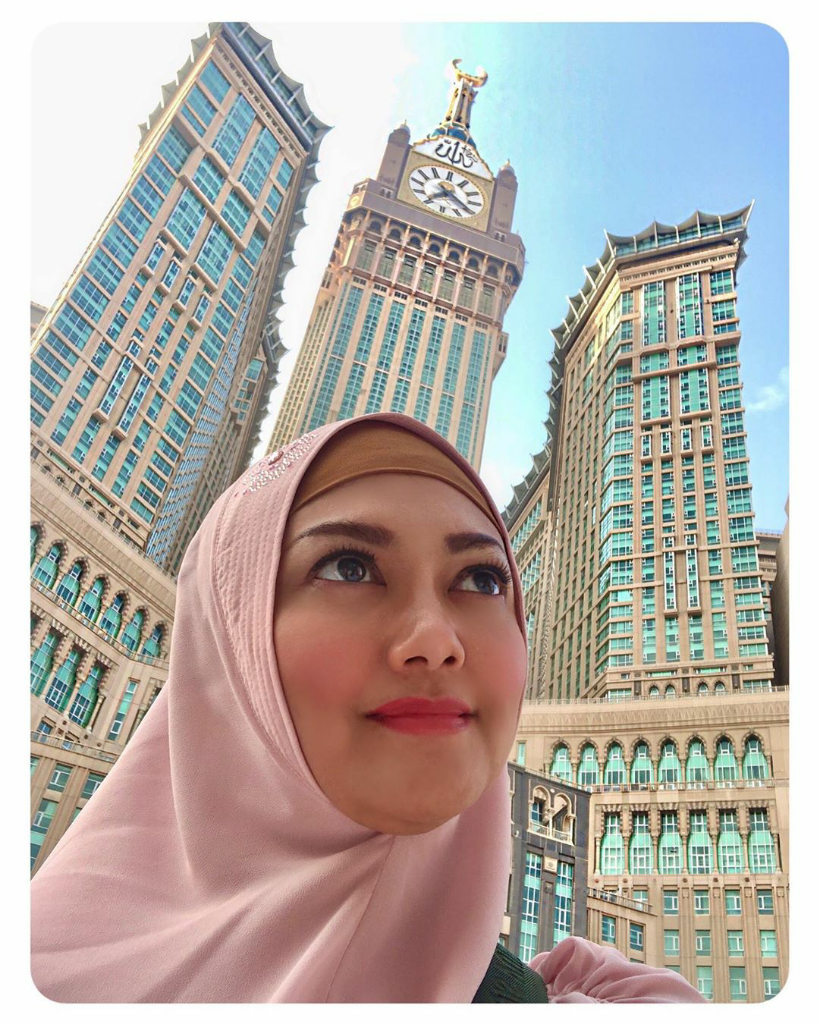 Seperti Orang Timur Tengah, Saat Artis ini Pakai Hijab, Enggak Sangka Ternyata