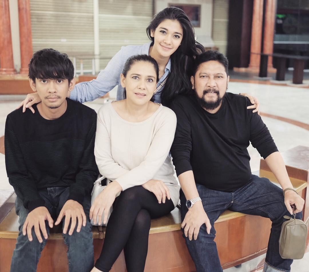 Meski Pasangan Artis ini Berbeda Agama, Tapi 2 Anak Mereka Ikut Puasa Ramadan