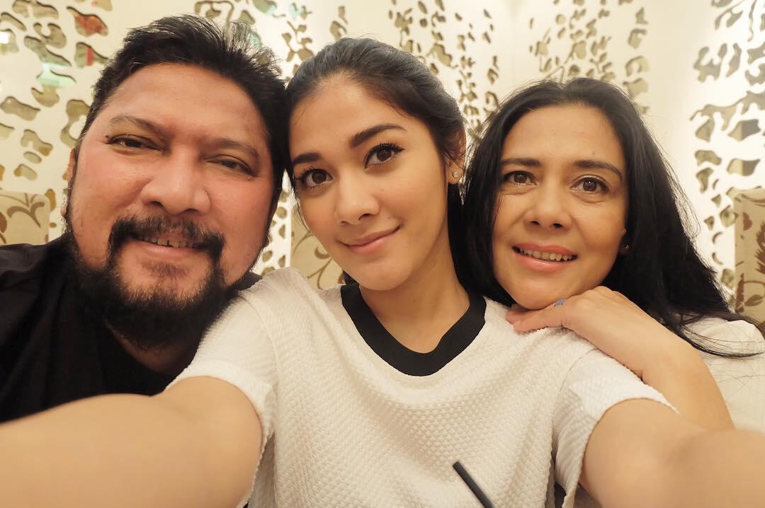 Meski Pasangan Artis ini Berbeda Agama, Tapi 2 Anak Mereka Ikut Puasa Ramadan