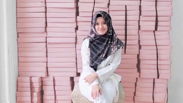 Vanilla Hijab Cetak Omset Milyaran Lewat Jualan Online
