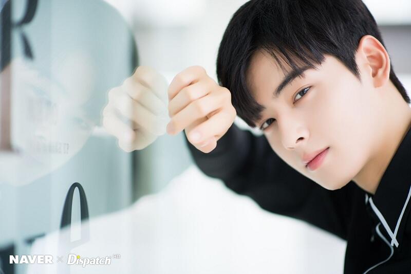  Wajah Tampan Cha Eun Woo Terpampang di Bungkus Pembalut, Netizen Sebut Tak Cocok