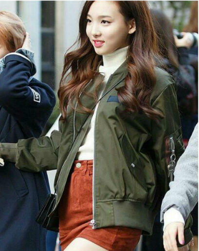 9 Inspirasi Outfit Dengan Rok Mini Ala Nayeon Twice