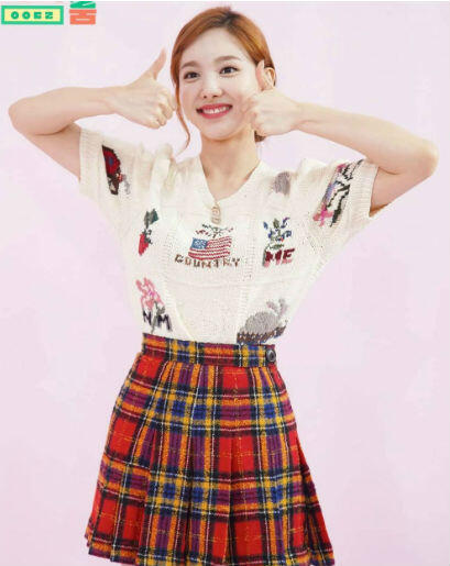 9 Inspirasi Outfit Dengan Rok Mini Ala Nayeon Twice