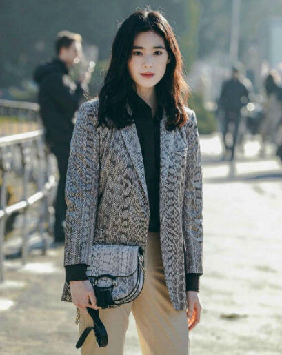 9 Fashion Style Ala Jung Eun Chae, Stylish Dan Memesona