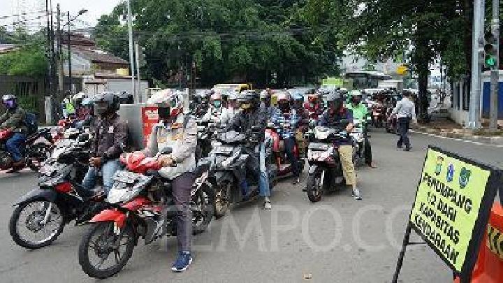 Tabrak Polisi Patroli PSBB, 2 Mahasiswa Ditangkap