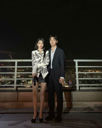 10 Gaya OOTD Couple Unik Ala Man Wol &amp; Chan Sung ‘Hotel Del Luna’