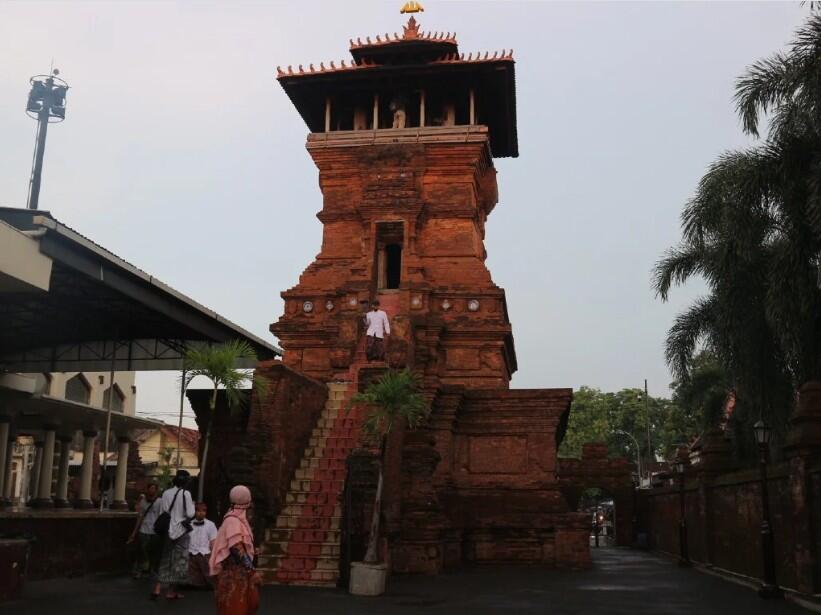 Tradisi Tabuhan Suara Beduk Menara Kudus Penanda Puasa