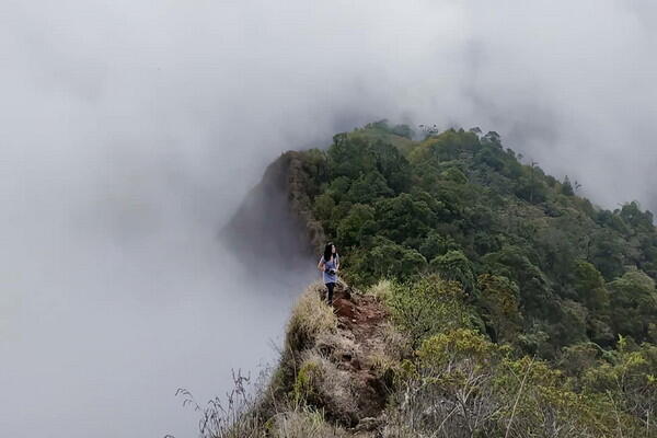 Masih Alami dan Sepi Pendaki, Gunung Kerenceng Sumedang Wajib Kamu Coba