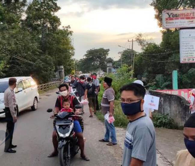 Ramadhan yang Berbeda, Berbagi Takjil Gratis Digantikan dengan Masker Gratis!