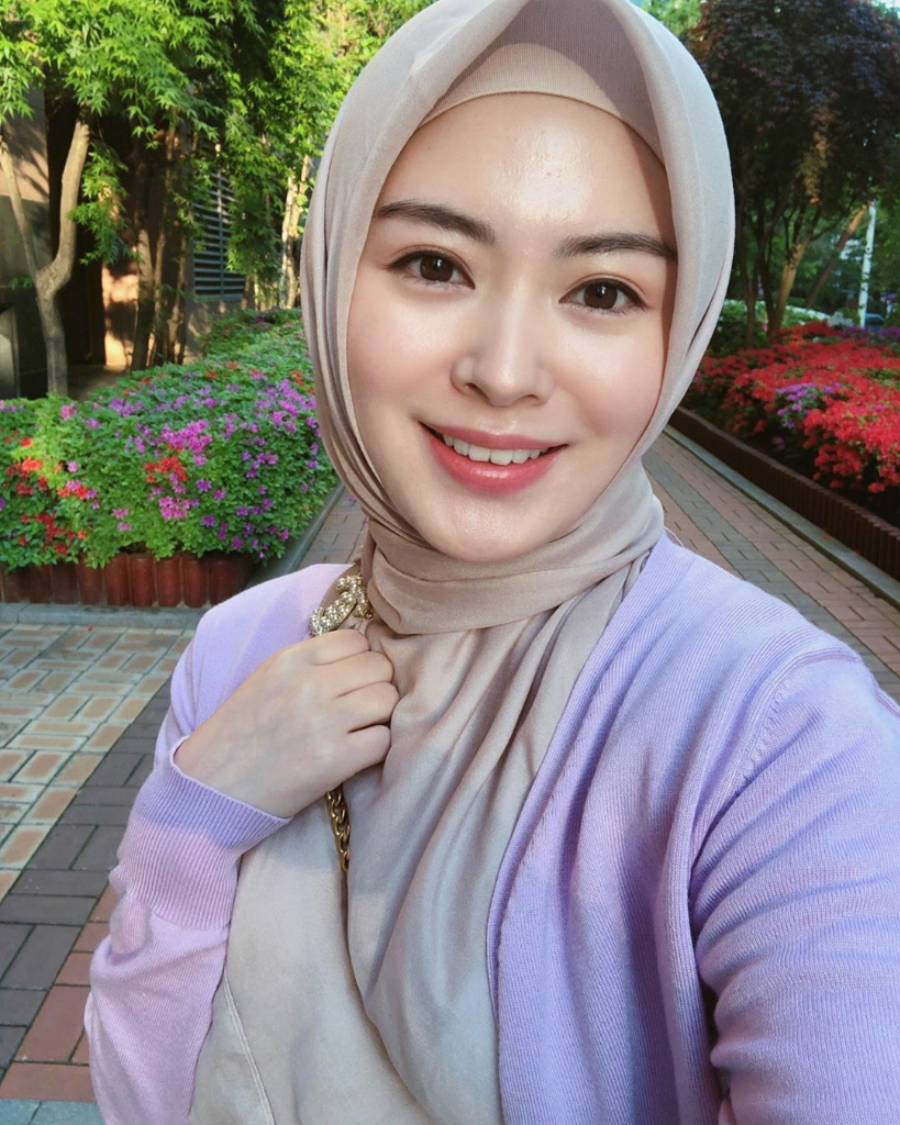 Setelah Mualaf, Mantan Girlband K-Pop ini Foto Depan Ka'bah, Netizen Ajak Ta'aruf