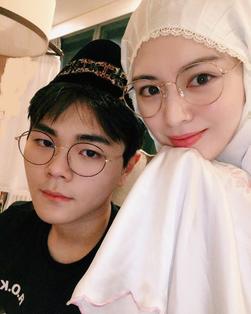 Setelah Mualaf, Mantan Girlband K-Pop ini Foto Depan Ka'bah, Netizen Ajak Ta'aruf