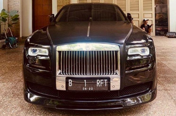 Ini 8 Mobil Paling Mahal yang Pernah Dimiliki Raffi Ahmad