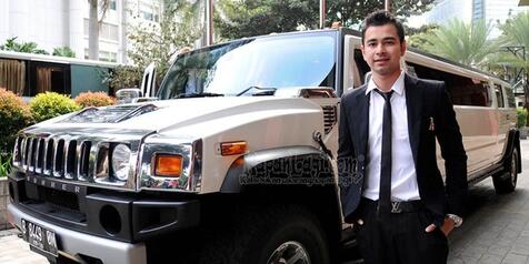 Ini 8 Mobil Paling Mahal yang Pernah Dimiliki Raffi Ahmad