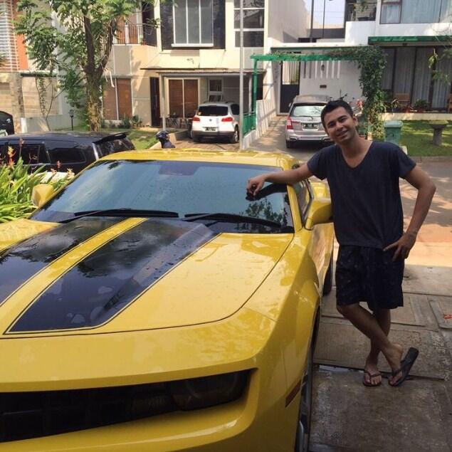 Ini 8 Mobil Paling Mahal yang Pernah Dimiliki Raffi Ahmad