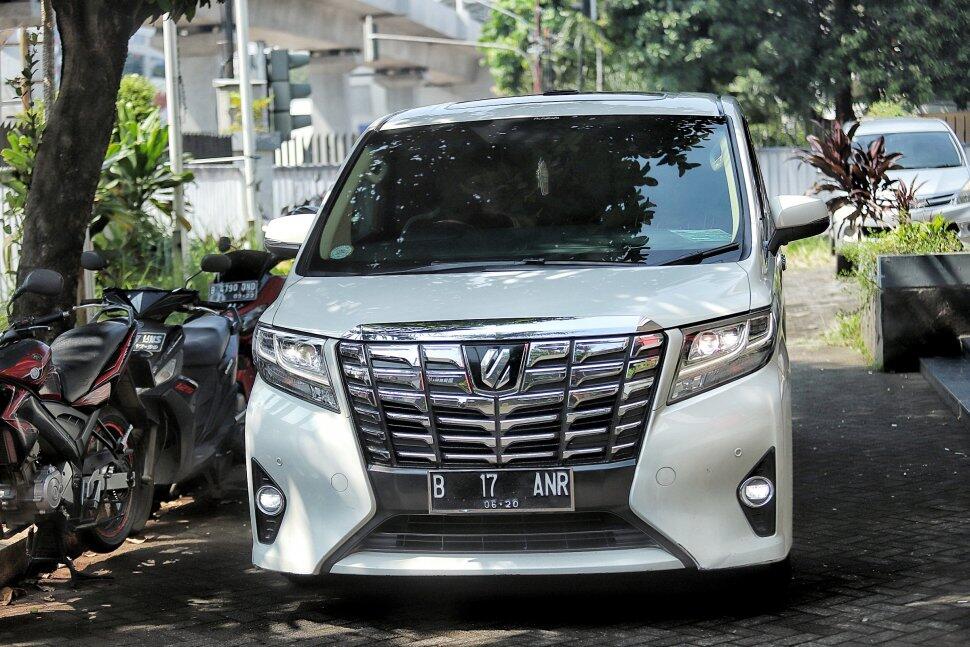 Ini 8 Mobil Paling Mahal yang Pernah Dimiliki Raffi Ahmad