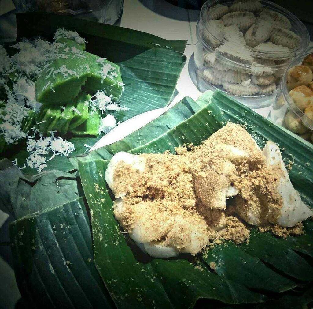 Alasan-Alasan Kenapa Ente Harus Nyobain Makan Ketan Bintul Khas Banten.