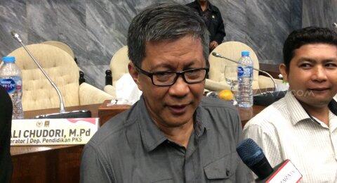 Para Menteri Serang Anies, Rocky Gerung Anggap Seperti Menggarami Laut