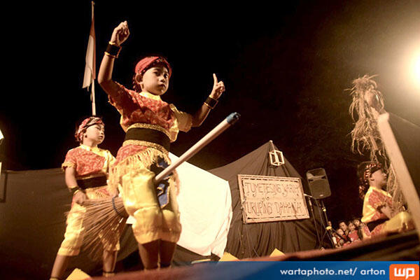 Antara Pasar Malam & Lapak Seni Dalam Tradisi Sabanan Pati