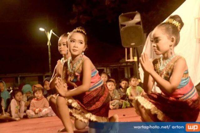 Antara Pasar Malam & Lapak Seni Dalam Tradisi Sabanan Pati