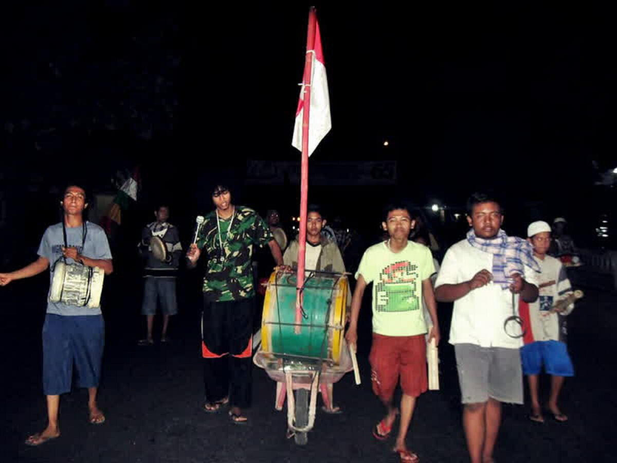 Tethek, Tradisi Berisik Tapi Asik Bangunin Sahur Di Kedu