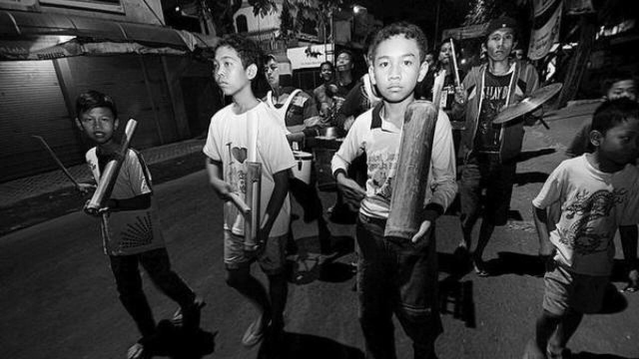 Tethek, Tradisi Berisik Tapi Asik Bangunin Sahur Di Kedu