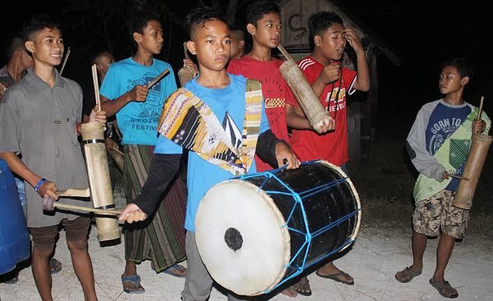 Tethek, Tradisi Berisik Tapi Asik Bangunin Sahur Di Kedu