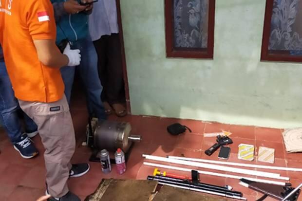 Densus 88 Antiteror Geledah Dua Rumah di Tasikmalaya