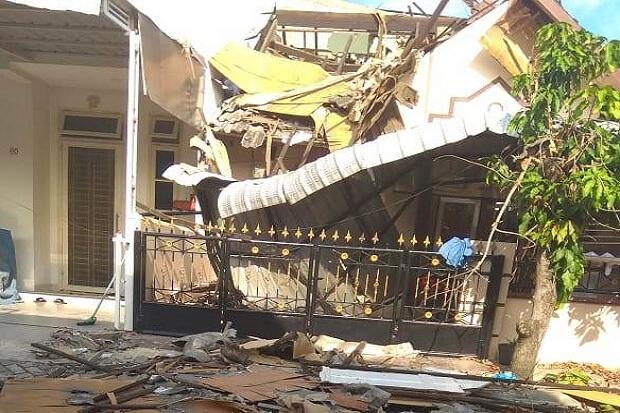 Atap Rumah Hancur Diduga Akibat Ledakan Gas di Deliserdang