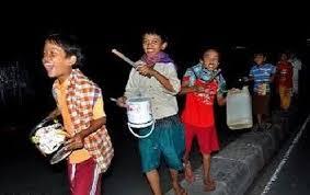 Tradisi Membangunkan Sahur Keliling Ala Bujang Lampung