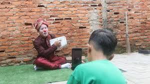 Unik, Guru ngaji pakai kostum badut agar dapat menghibur murid-muridnya