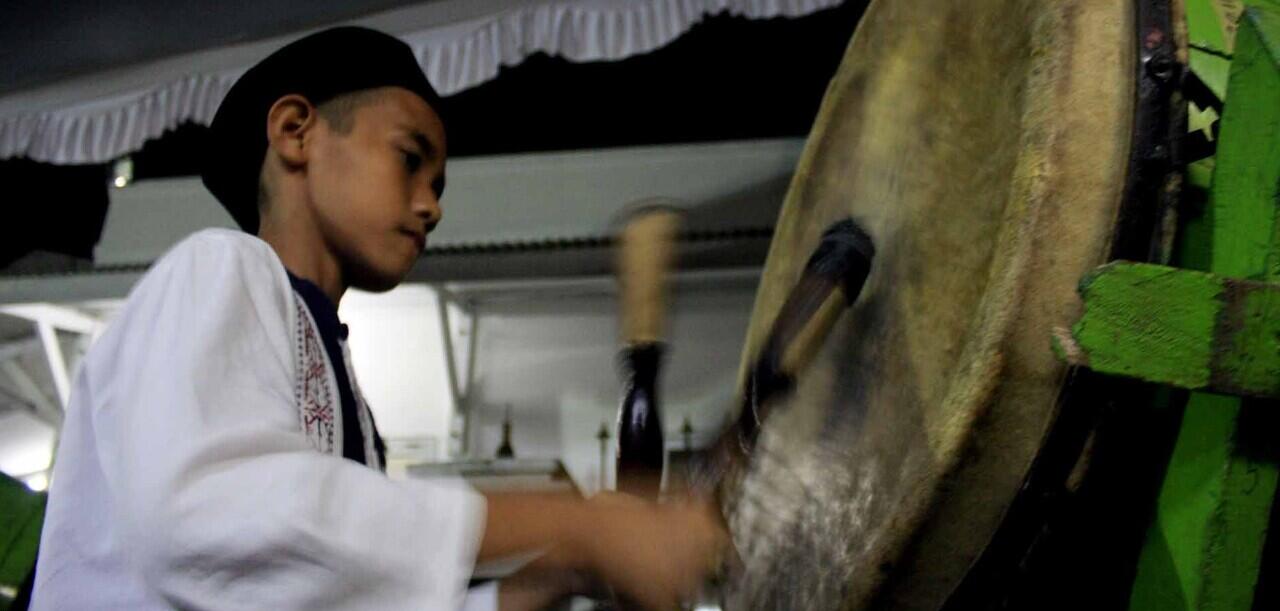 Tabuh Bedug Keliling Untuk Membangunkan Sahur