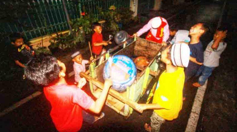 Tabuh Bedug Keliling Untuk Membangunkan Sahur