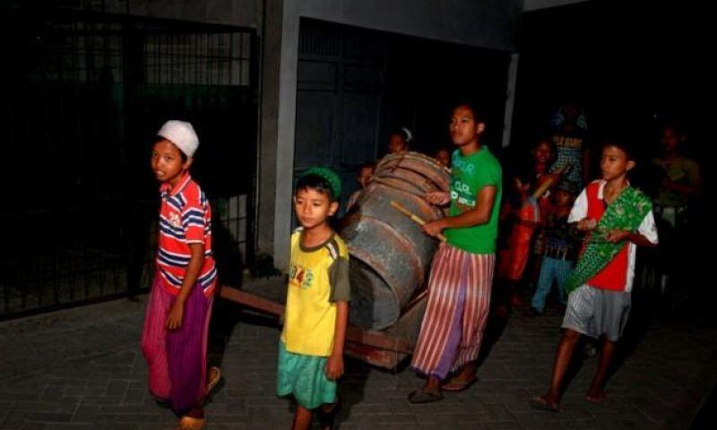 Tabuh Bedug Keliling Untuk Membangunkan Sahur