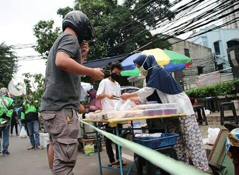 Beginilah Suasana Jakarta Menjelang Buka Puasa di Tengah Pandemi Corona