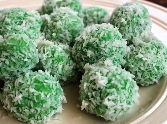 Klepon, Jajanan Pasar Khas Pasuruan Yang Cocok Menjadi Teman Saat Berbuka Puasa