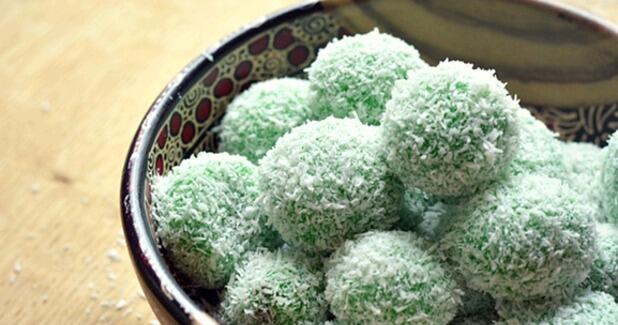 Klepon, Jajanan Pasar Khas Pasuruan Yang Cocok Menjadi Teman Saat Berbuka Puasa