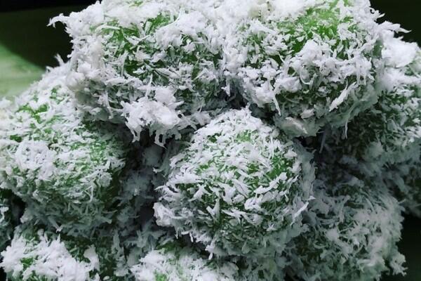 Klepon, Jajanan Pasar Khas Pasuruan Yang Cocok Menjadi Teman Saat Berbuka Puasa